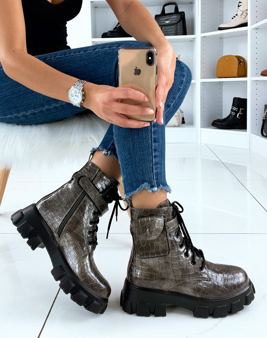 Bottines à semelle cranté effet croco à pochette kaki