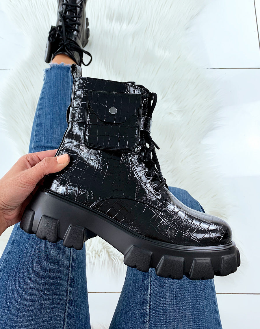 Bottines à semelle cranté effet croco à pochette noire