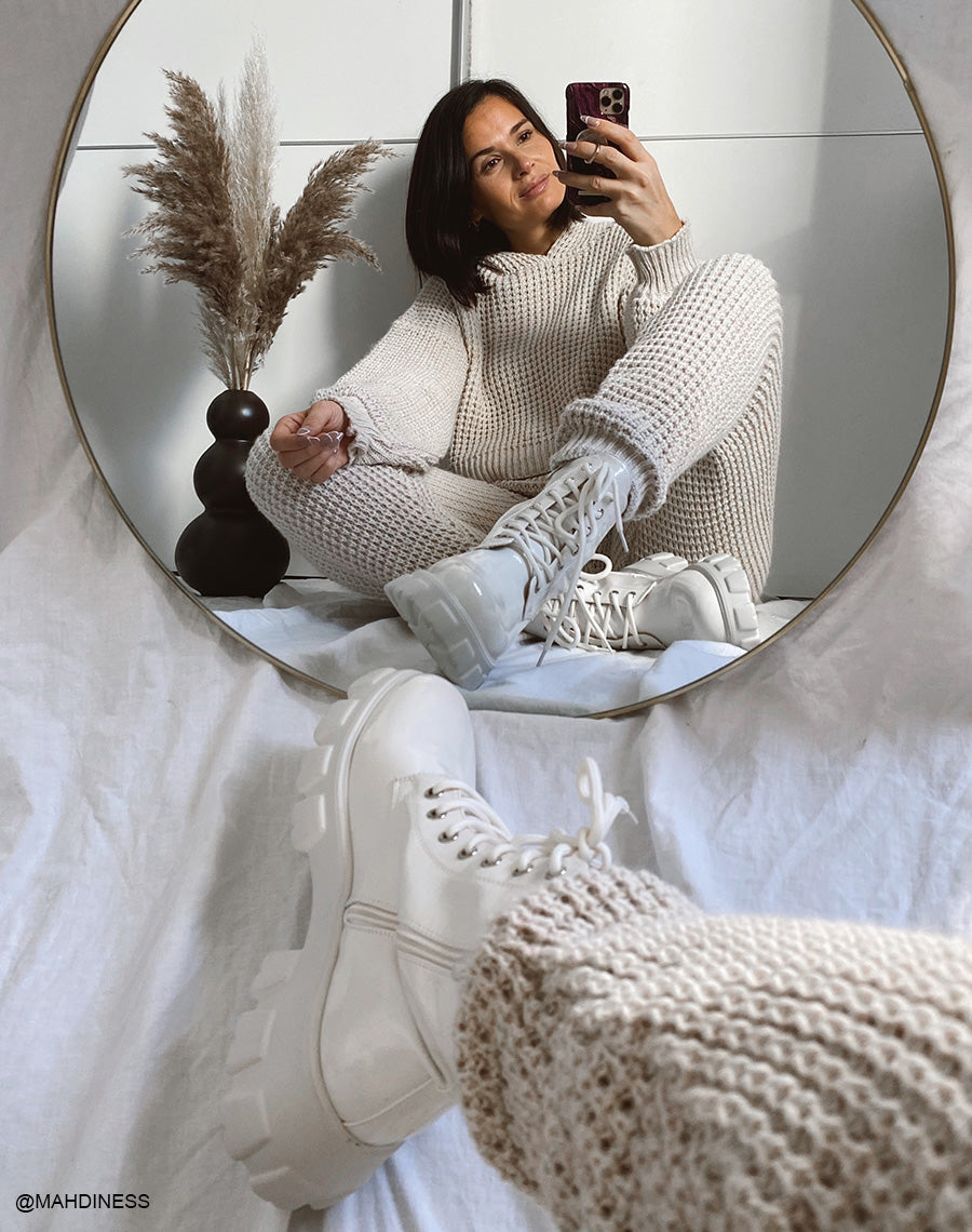 Bottines semelles crantées vernies blanches à pochette