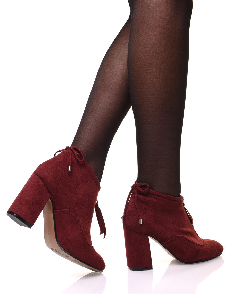 Bottines souples en suédine bordeaux à talons hauts