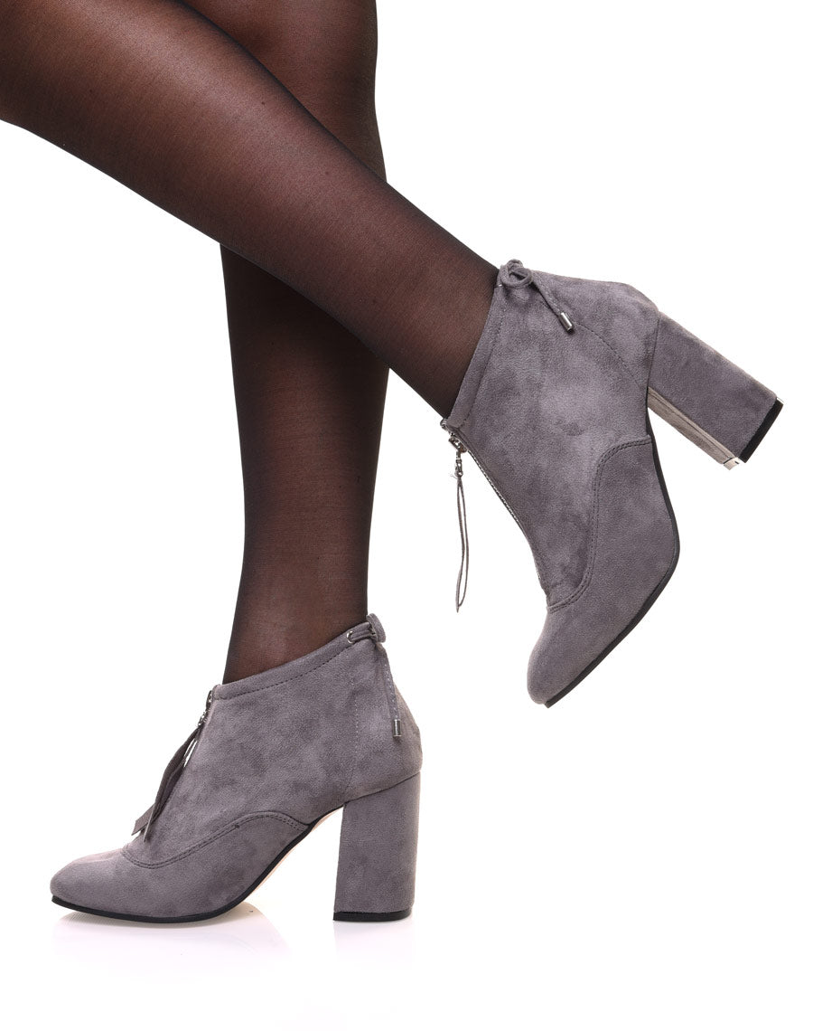 Bottines souples en suédine grises à talons hauts