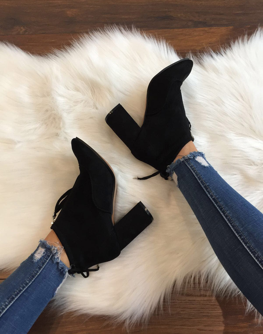 Bottines souples en suédine noires à talons hauts