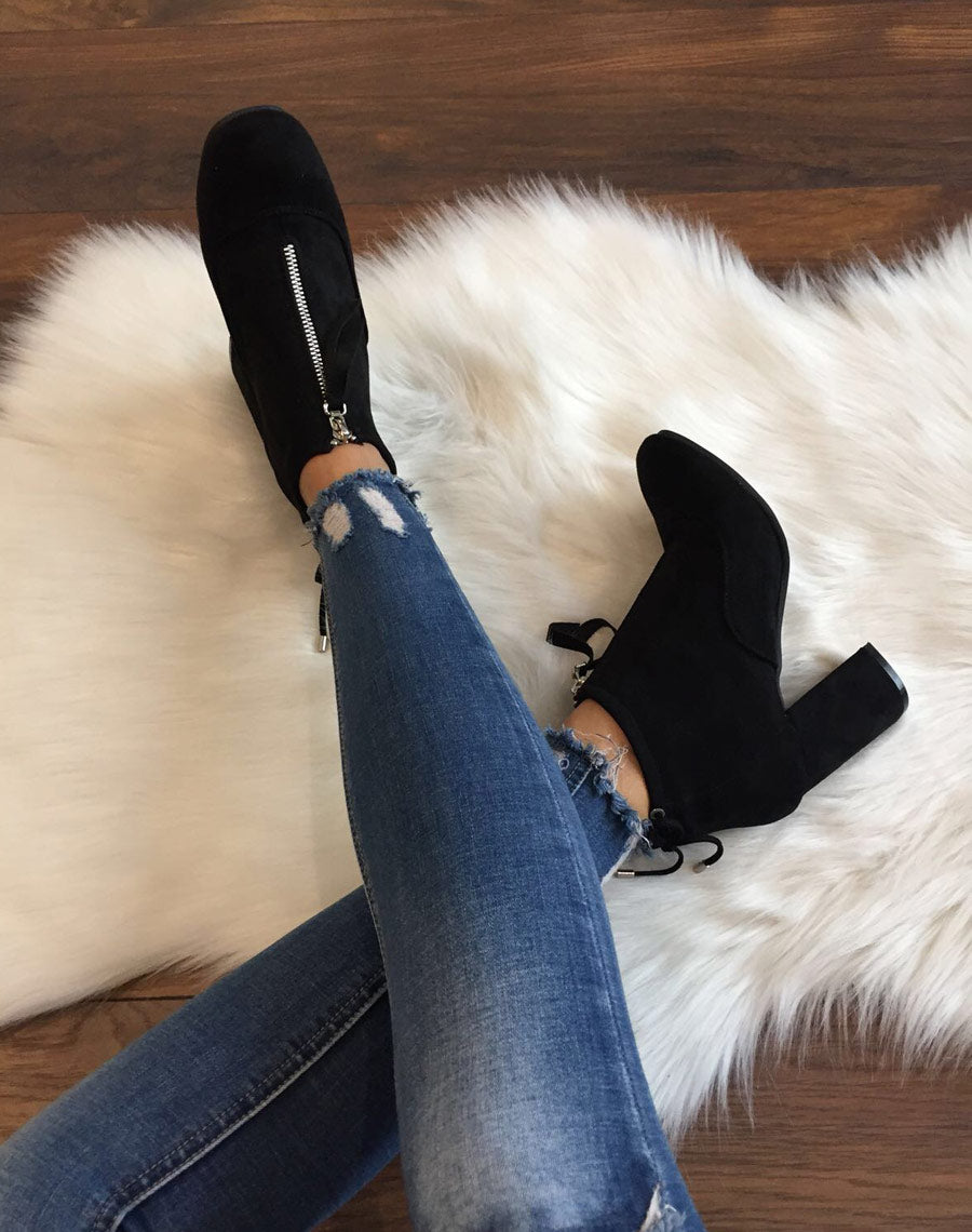 Bottines souples en suédine noires à talons hauts