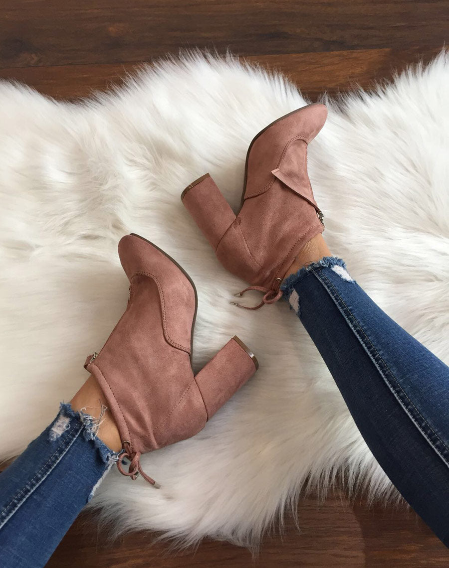 Bottines souples en suédine roses à talons hauts