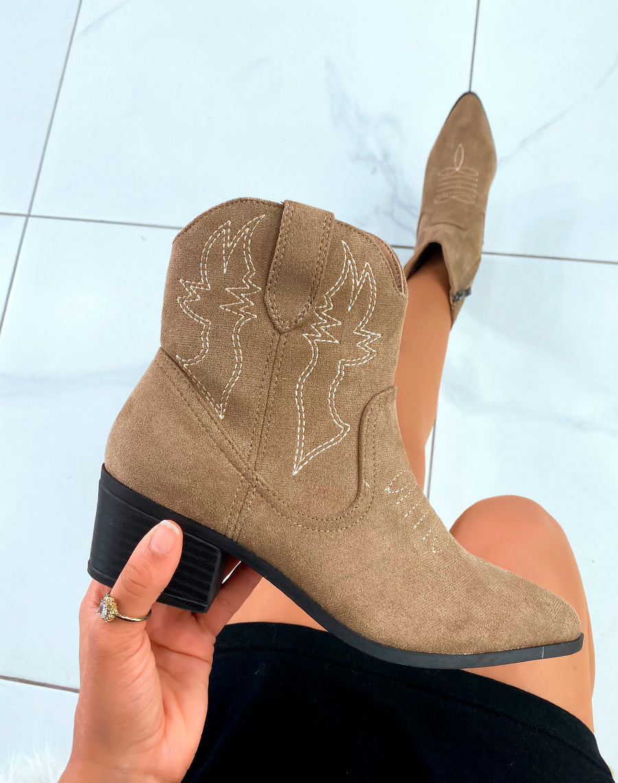 BOTTINES STYLE SANTIAG EN SUÉDINE MARRON CLAIR