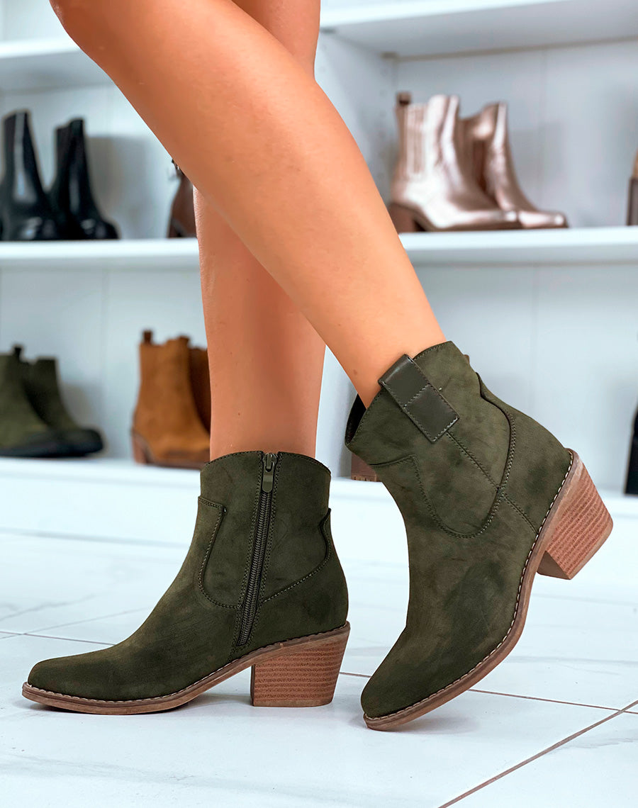 Bottines style santiags en suédine verte kaki à petit talon pour femmes