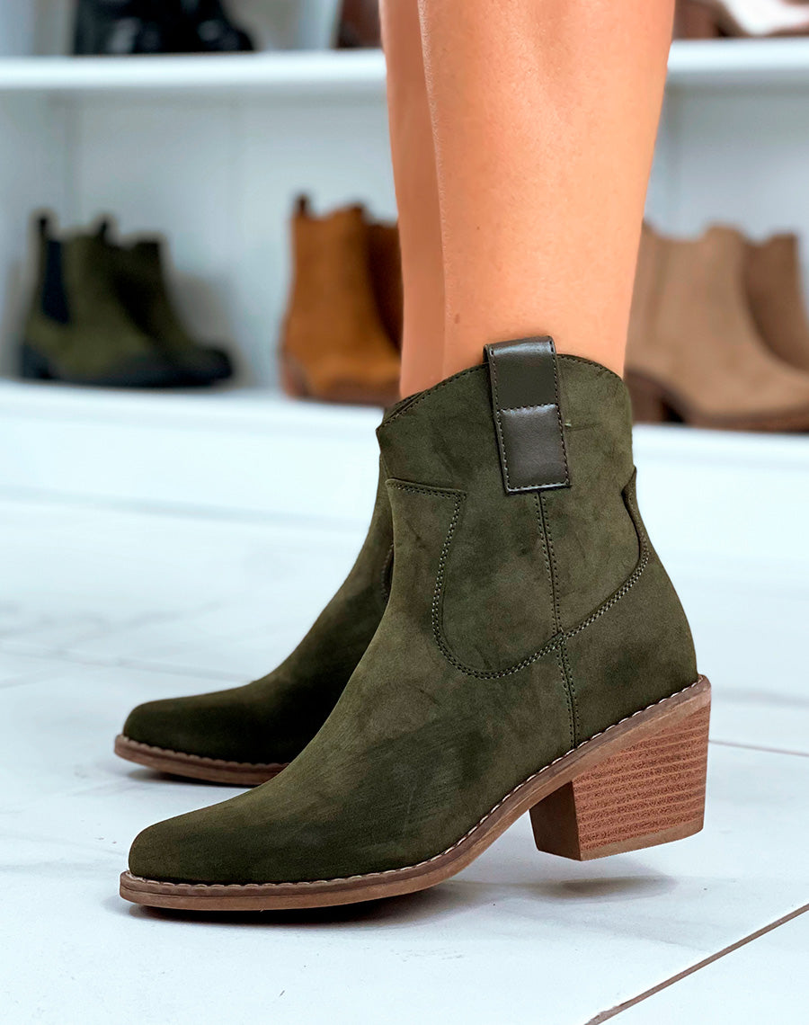Bottines style santiags en suédine verte kaki à petit talon pour femmes