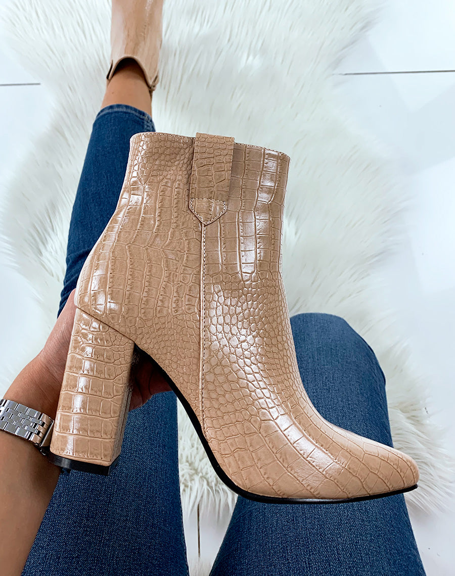 Bottines à talon effet croco beige à bout pointu