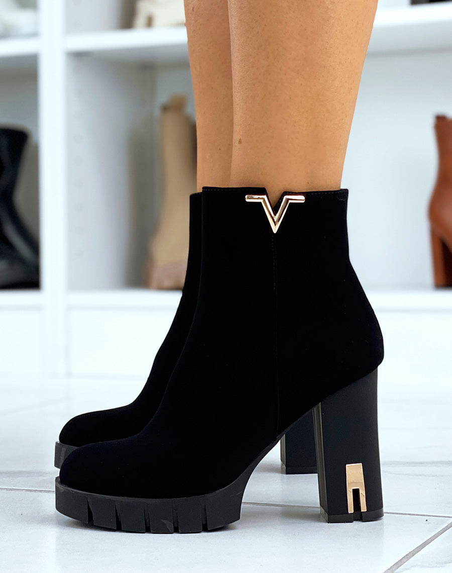 Bottines à talon en suédine à détails dorés