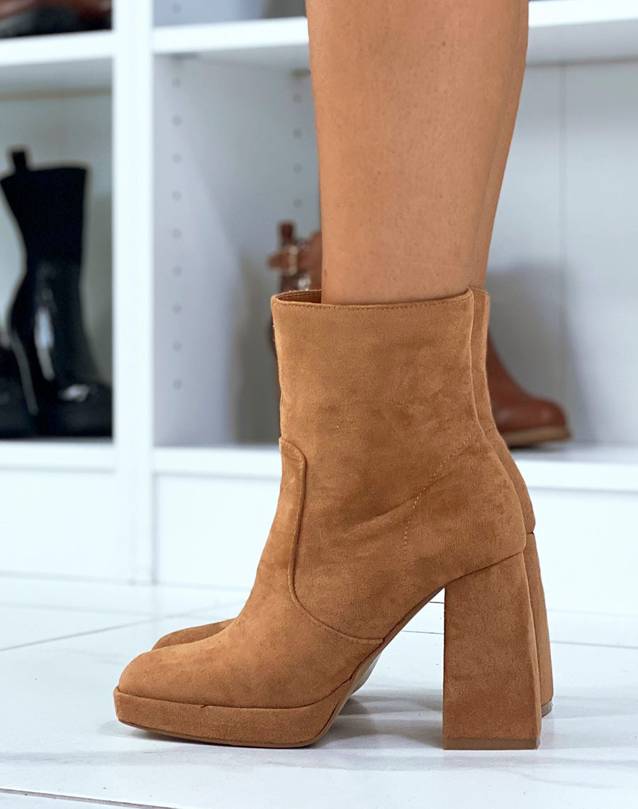 Bottines à talon et à plateforme en suédine camel