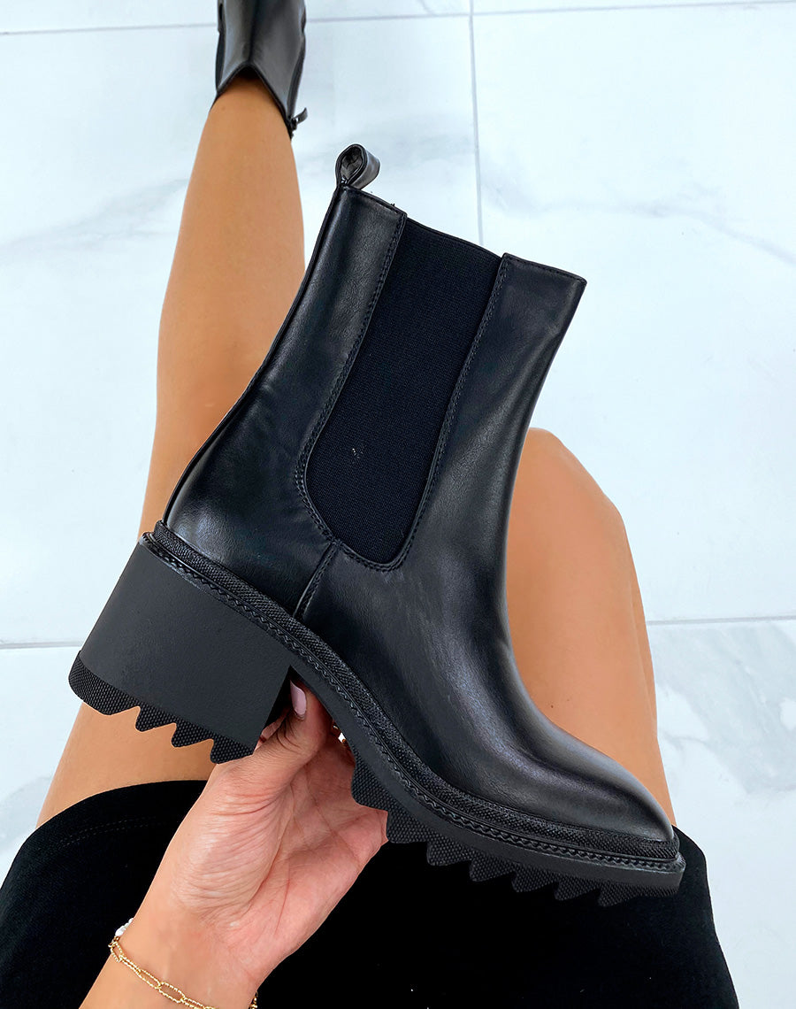 Bottines à talon noires à bout carré