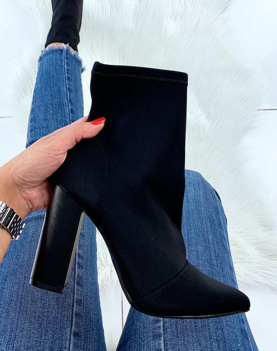 Bottines à talon noires à bout pointu