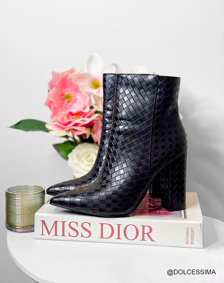 Bottines à talon noires et à bout pointu