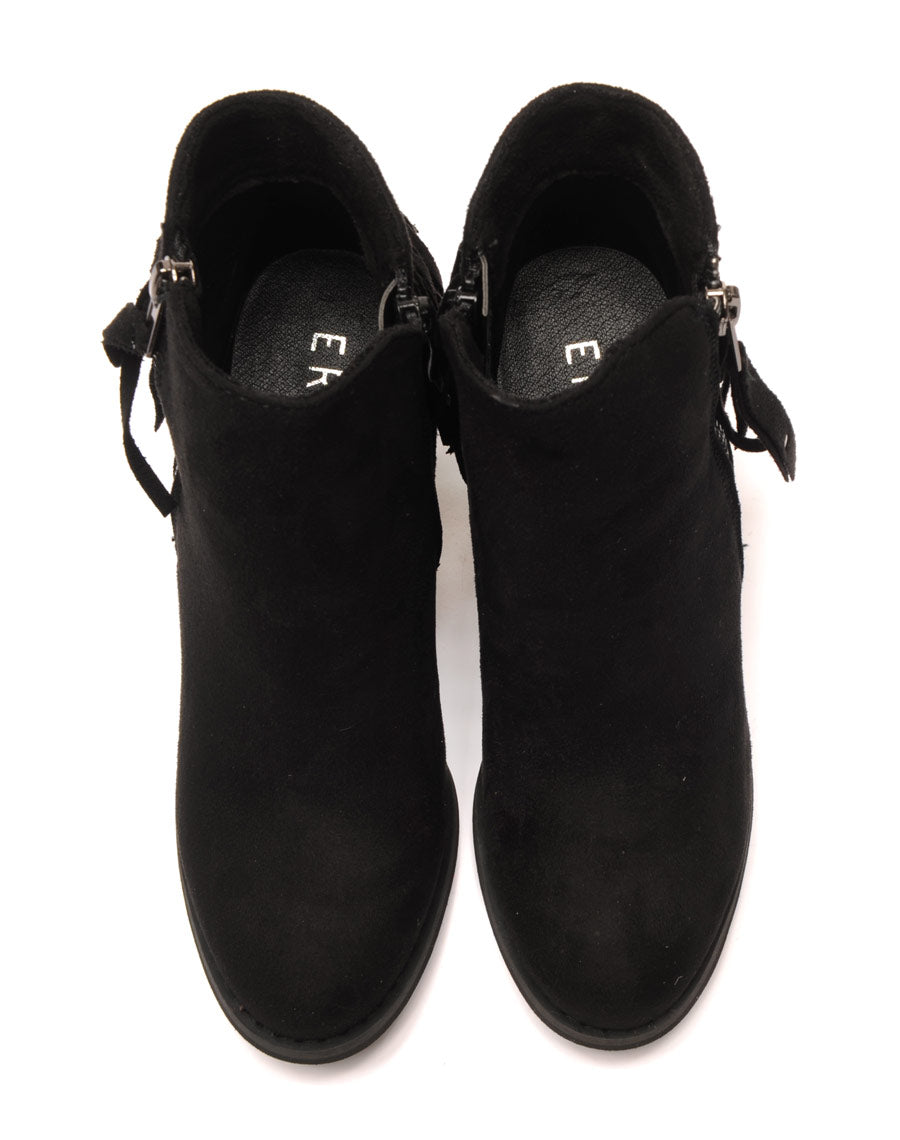 Bottines à talon noires mates avec franges