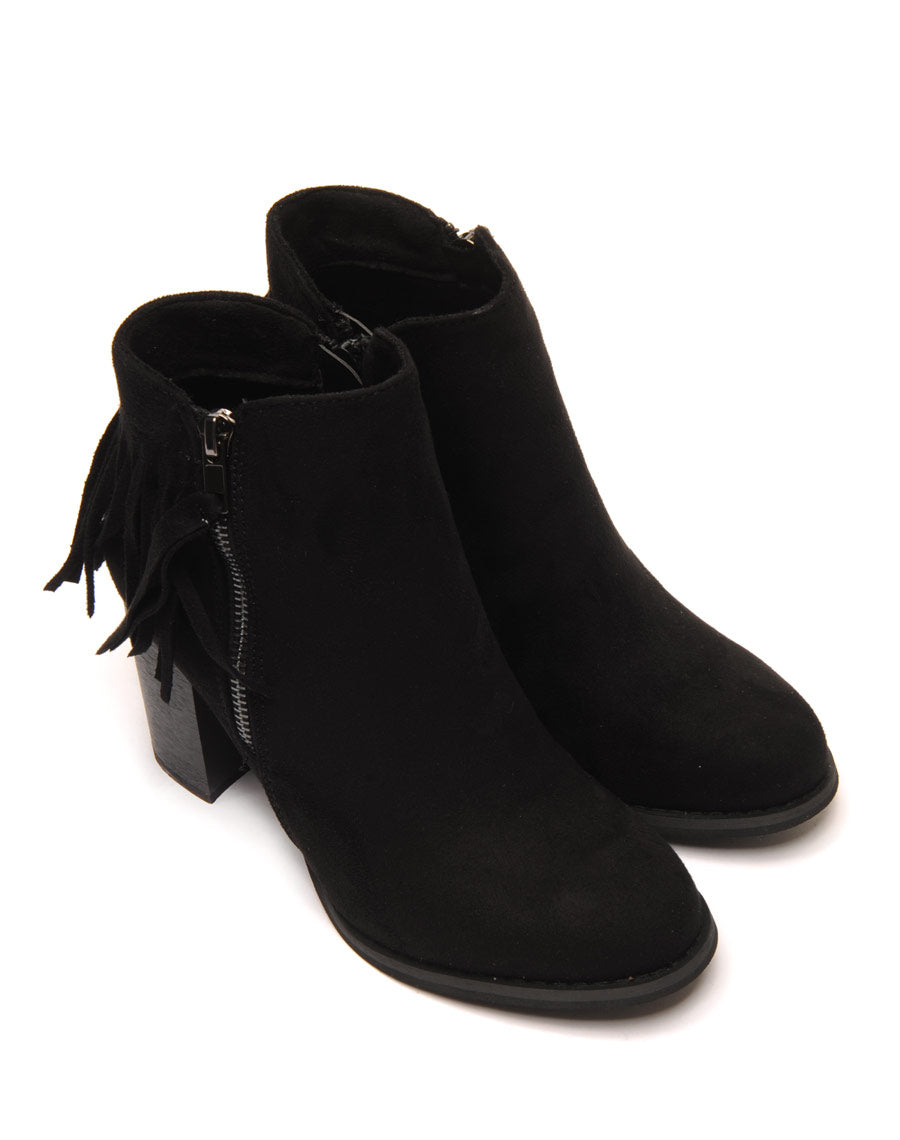 Bottines à talon noires mates avec franges