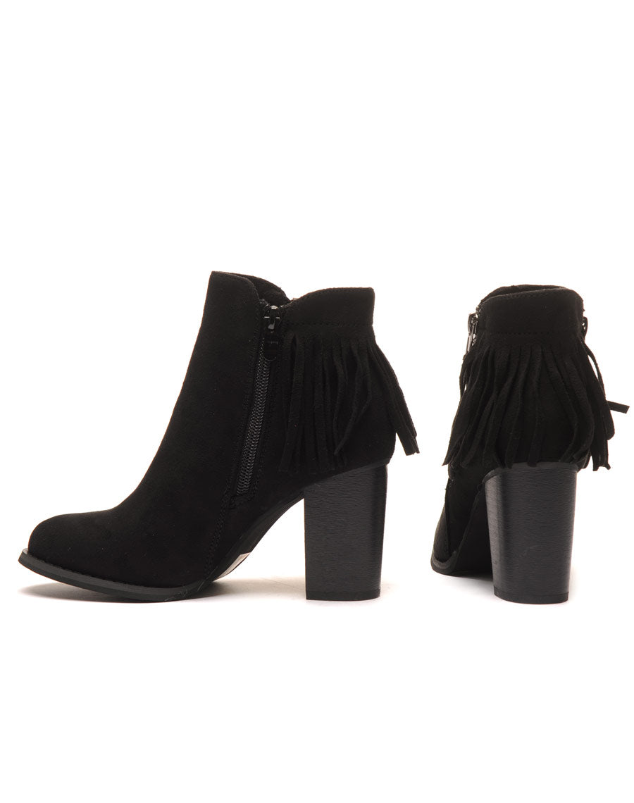 Bottines à talon noires mates avec franges