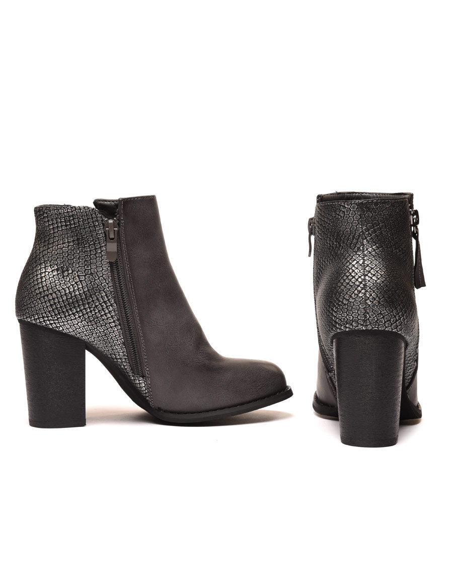 Bottines à talons grises avec motifs python