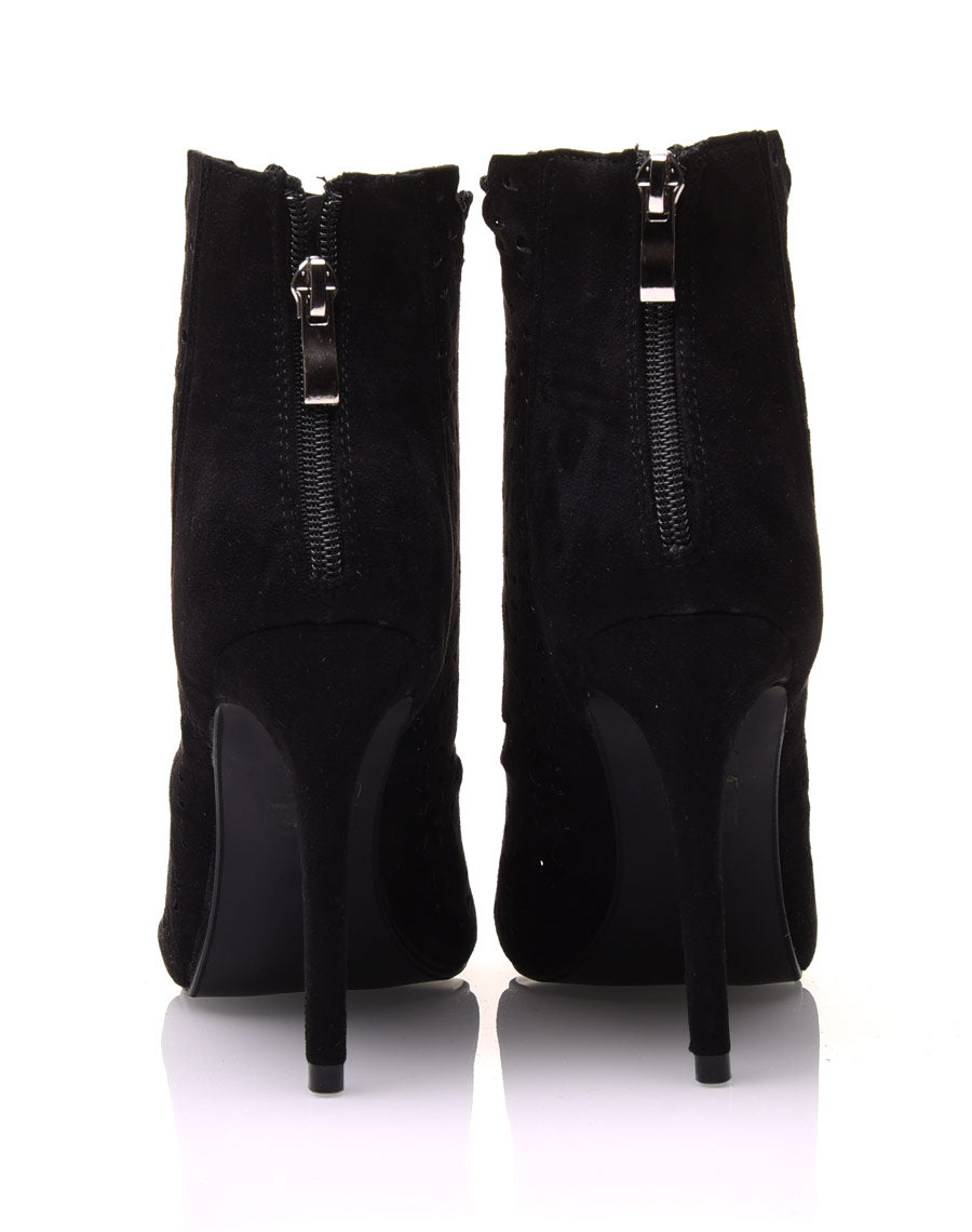 Bottines à talons noires ajourées en suédine