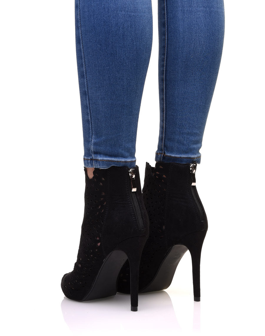 Bottines à talons noires ajourées en suédine