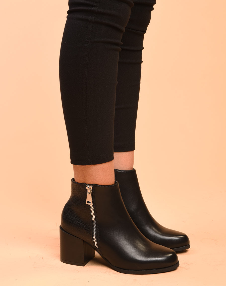 Bottines à talons noires avec fermeture & motifs python