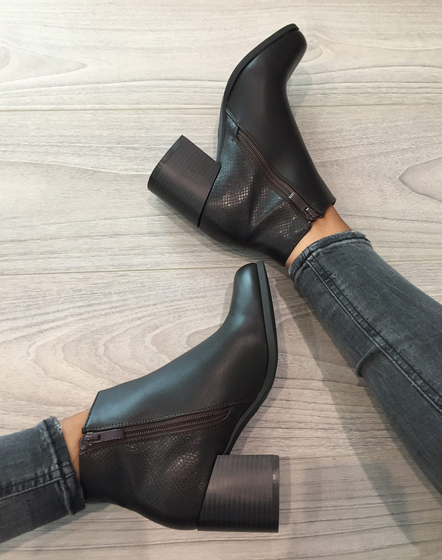 Bottines à talons noires avec fermeture & motifs python