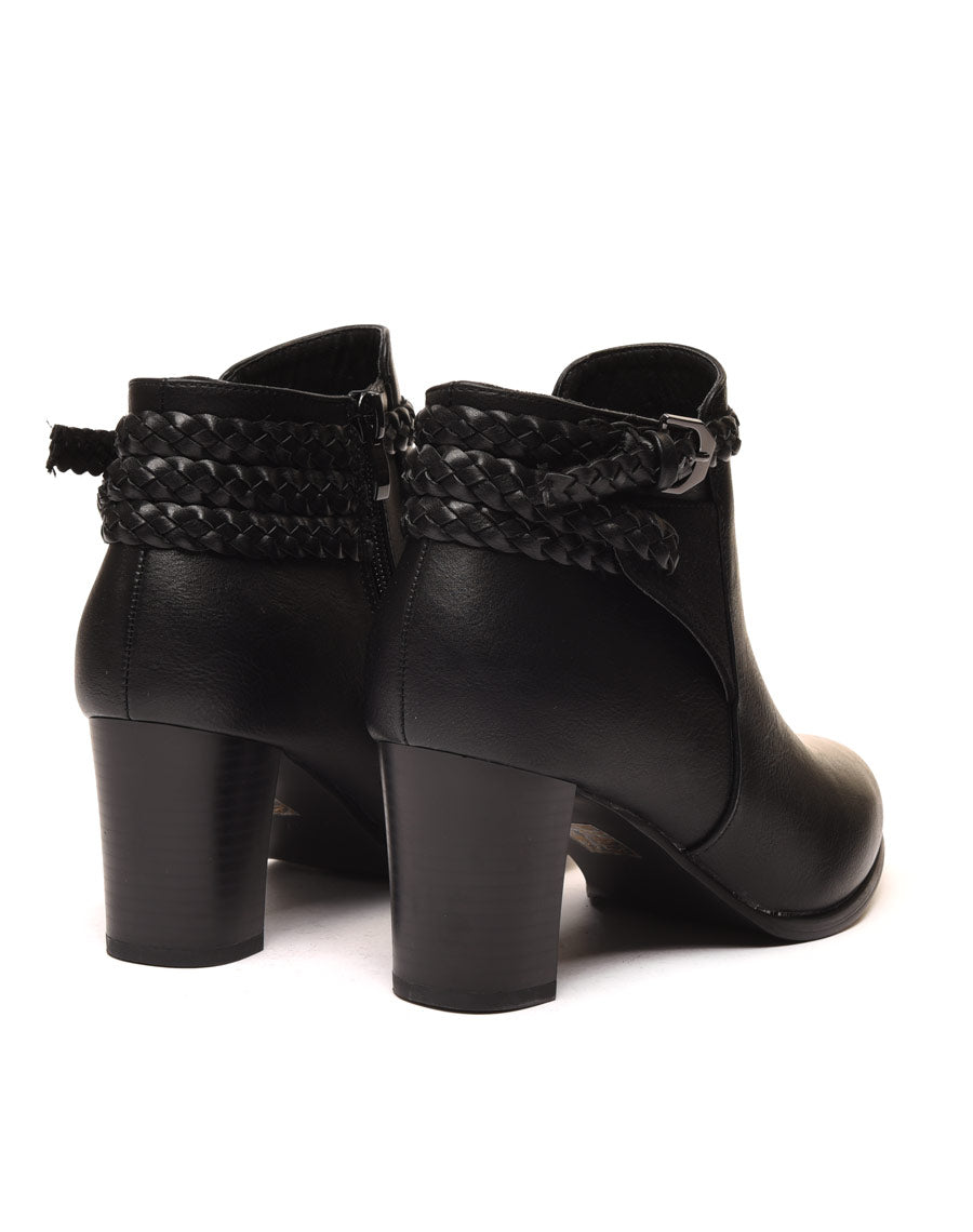 Bottines à talons noires avec lanières tressées