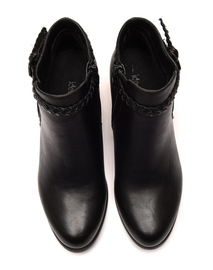 Bottines à talons noires avec lanières tressées