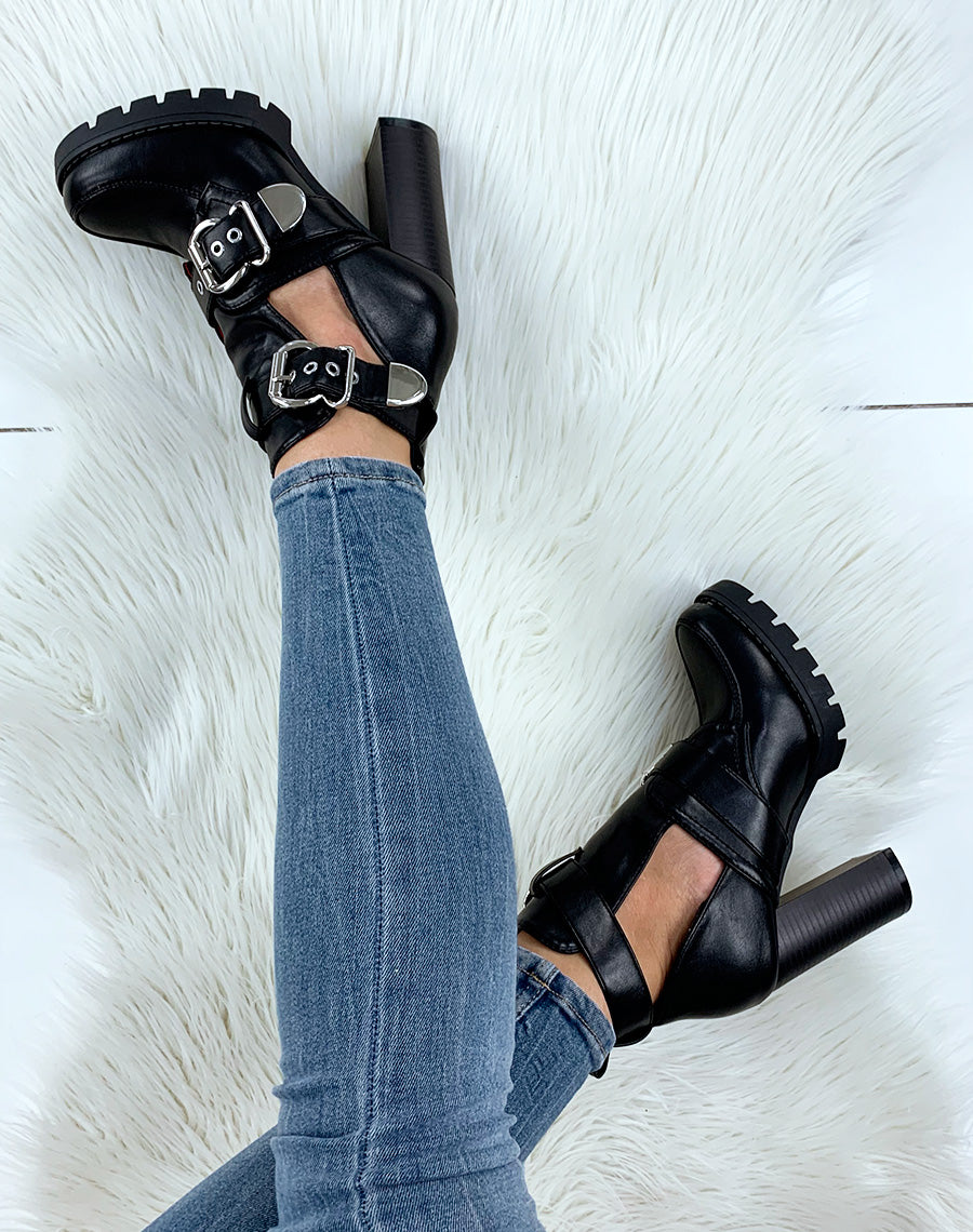 Bottines à talons noires ouvertes à sangles
