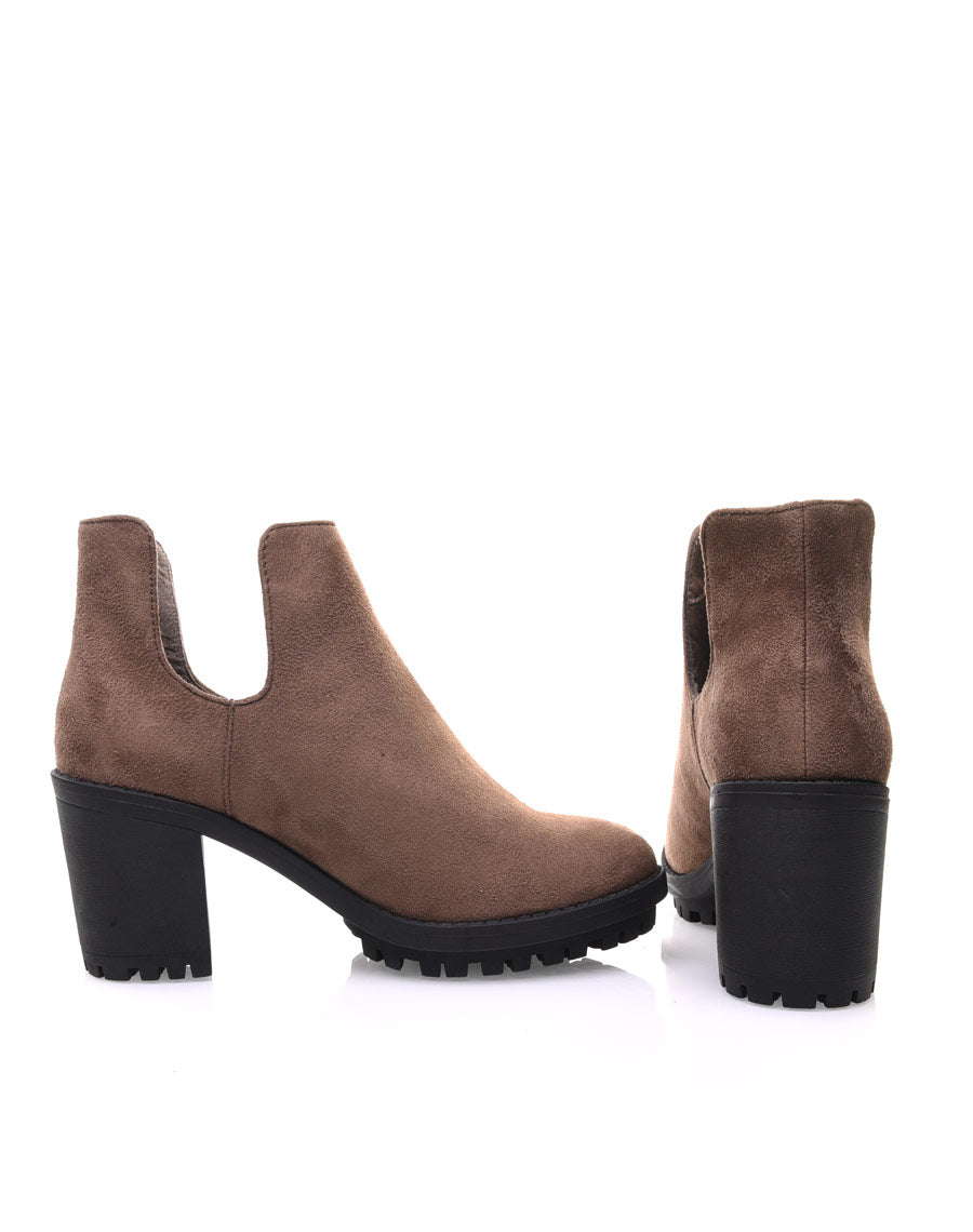 Bottines taupes ajourées et semelle crantée
