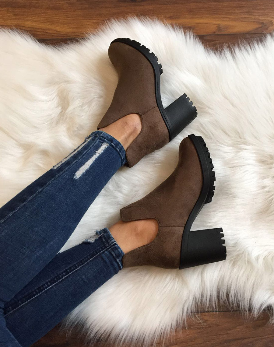 Bottines taupes ajourées et semelle crantée
