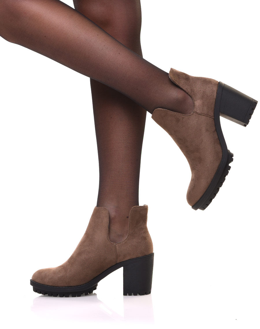 Bottines taupes ajourées et semelle crantée
