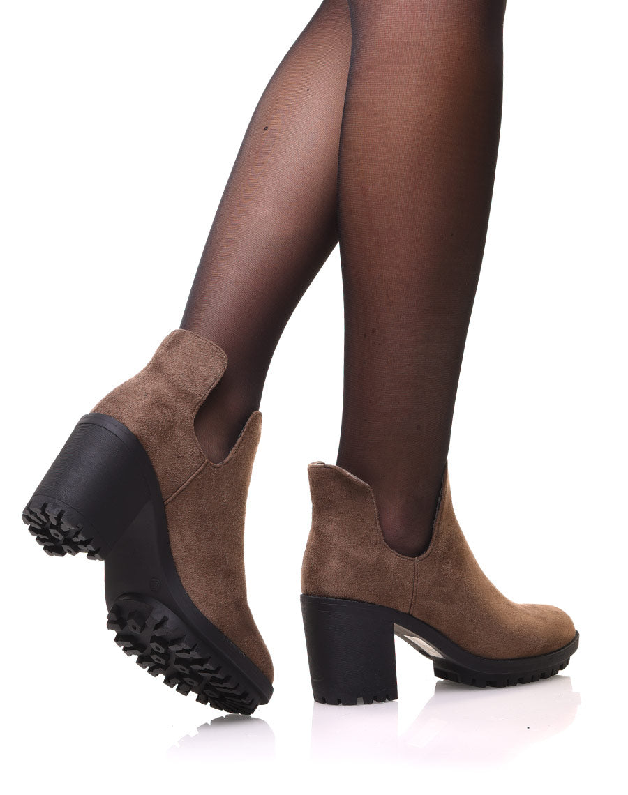 Bottines taupes ajourées et semelle crantée
