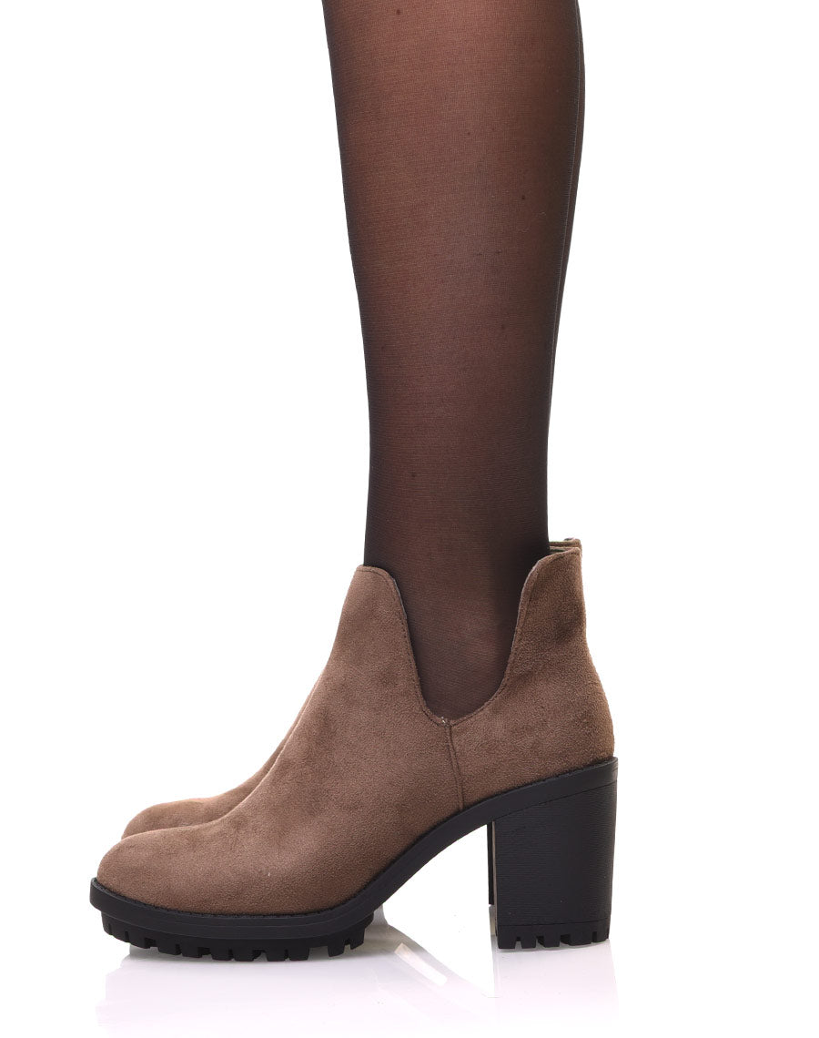 Bottines taupes ajourées et semelle crantée