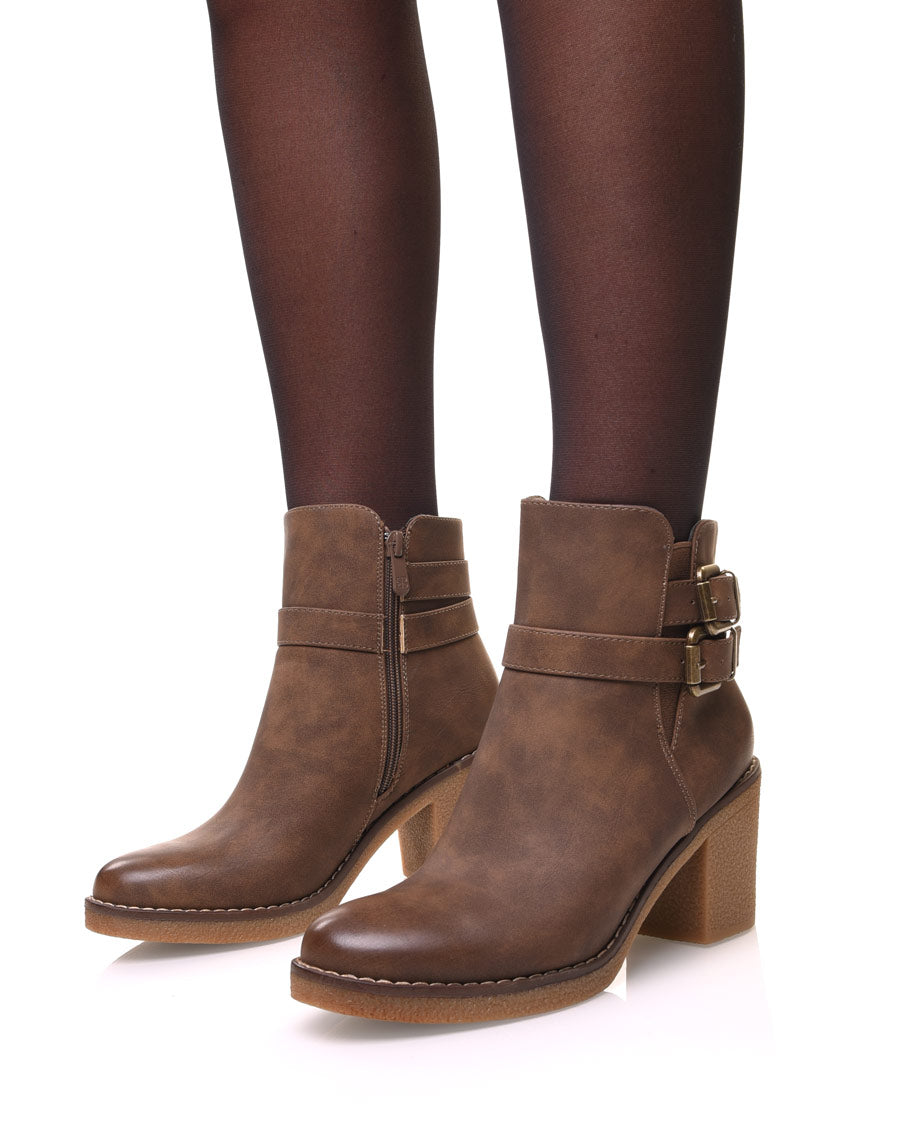 Bottines taupes effet vieilli à boucles