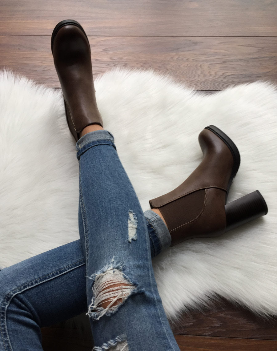 Bottines taupes semi-montantes élastiques