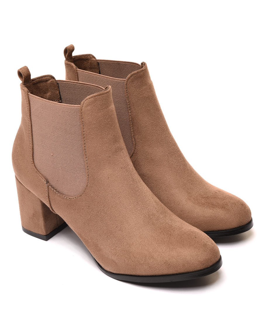 Bottines taupes à talon mi haut en suédine