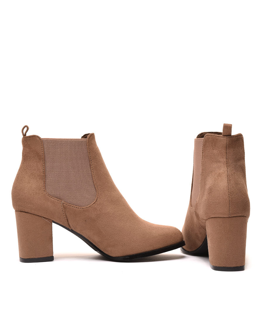 Bottines taupes à talon mi haut en suédine