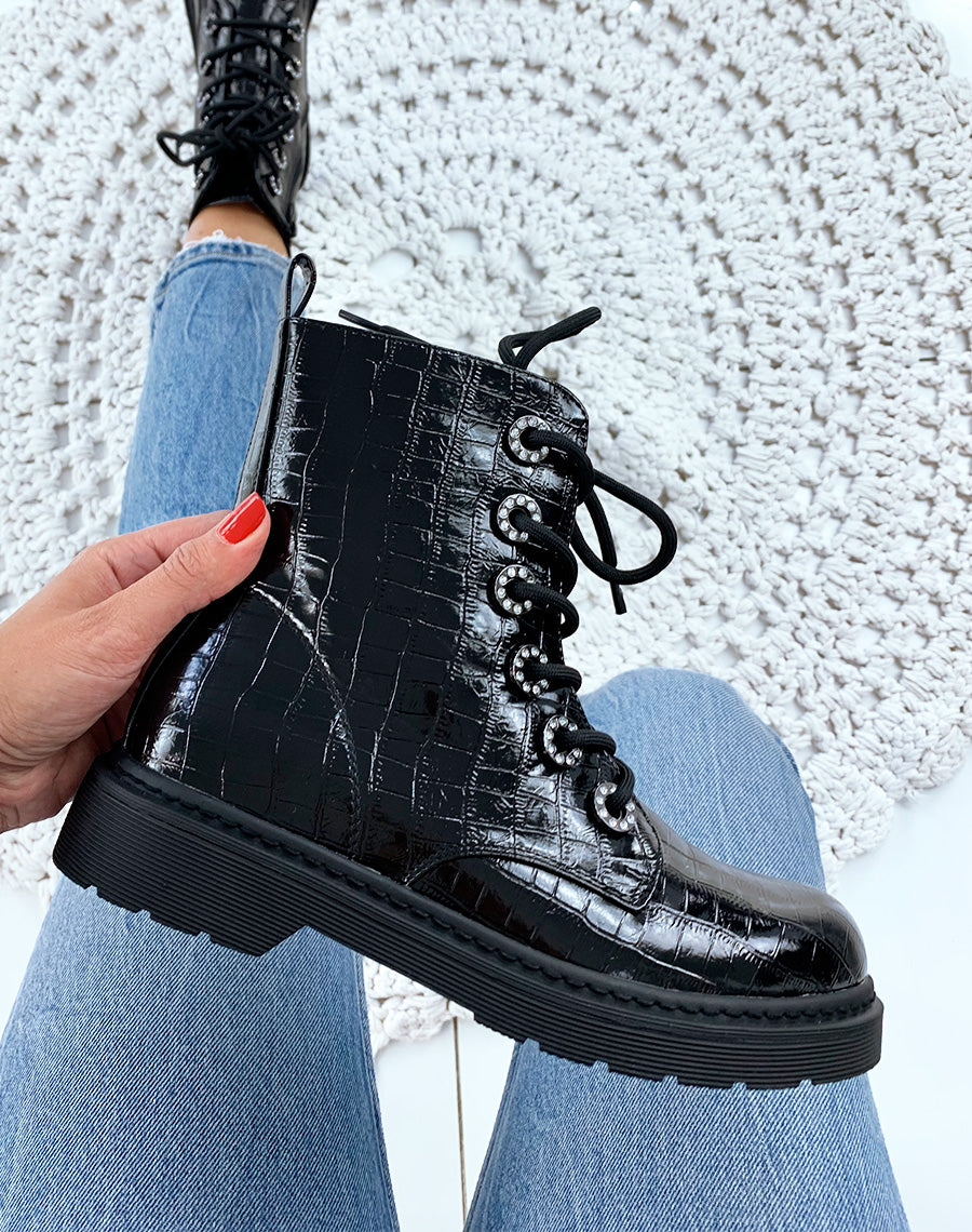 Bottines vernies noires croco à œillets