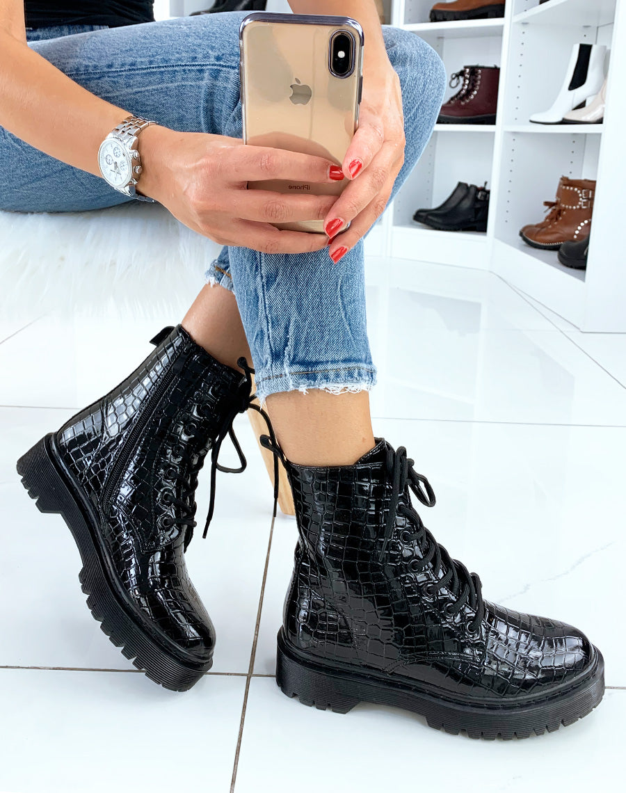 Bottines vernies noires effet croco à gros lacets