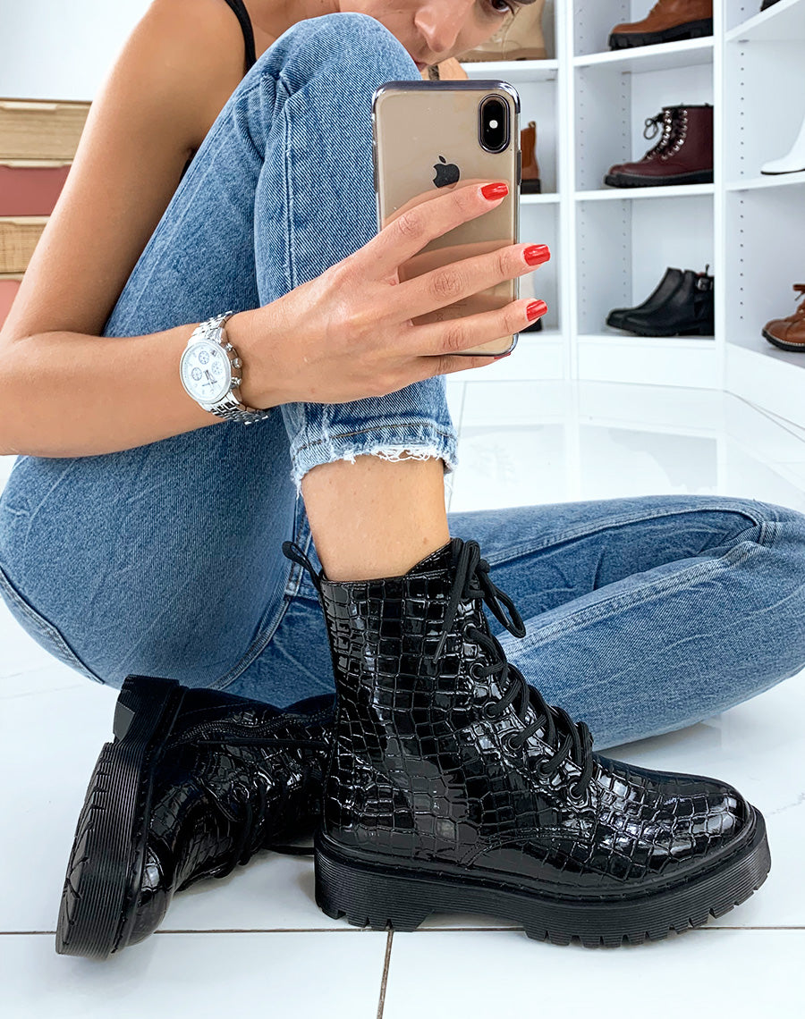 Bottines vernies noires effet croco à gros lacets