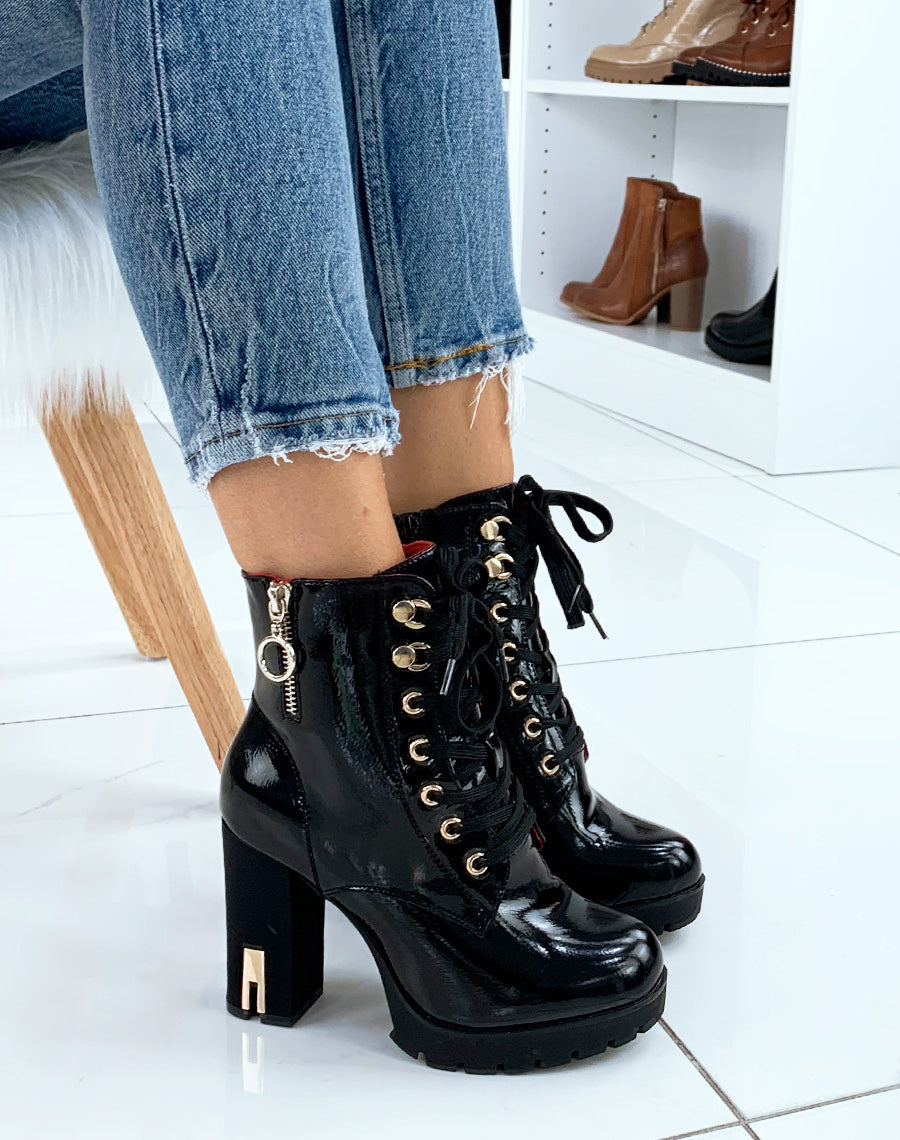 Bottines vernies noires à œillets dorées
