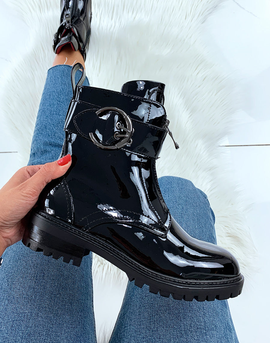 Bottines vernies noires montante croco à détail boucle