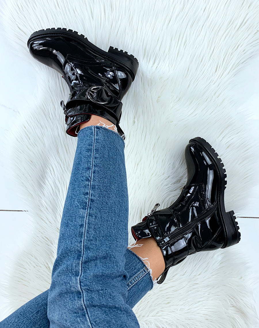 Bottines vernies noires montante croco à détail boucle