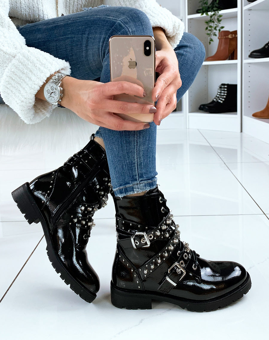 Bottines vernies noires à multiples lanières