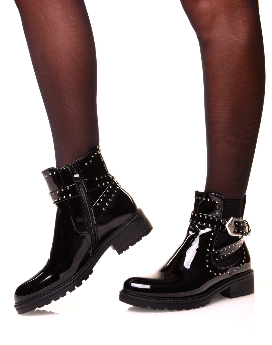 Bottines vernis noires à sangles cloutées
