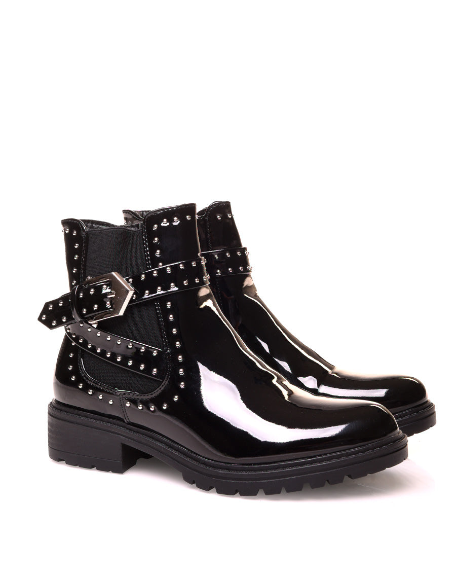 Bottines vernis noires à sangles cloutées