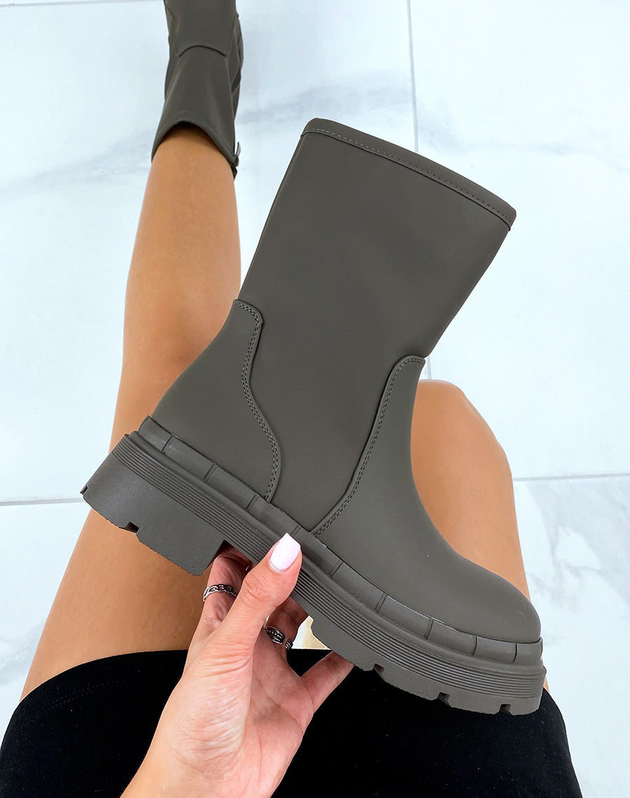 Bottines vert kaki gommées