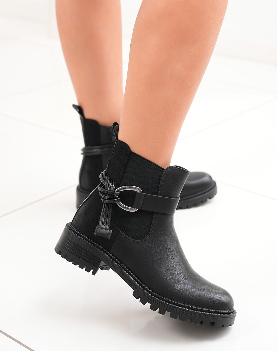 Charme & Durabilité : Bottines Chelsea Noires avec Sangle Nouée