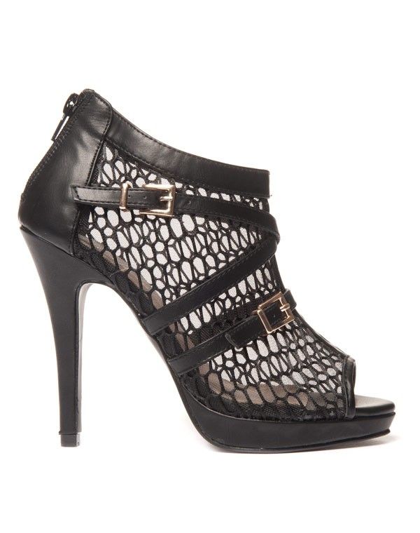 Chaussure noire avec lanières et résille