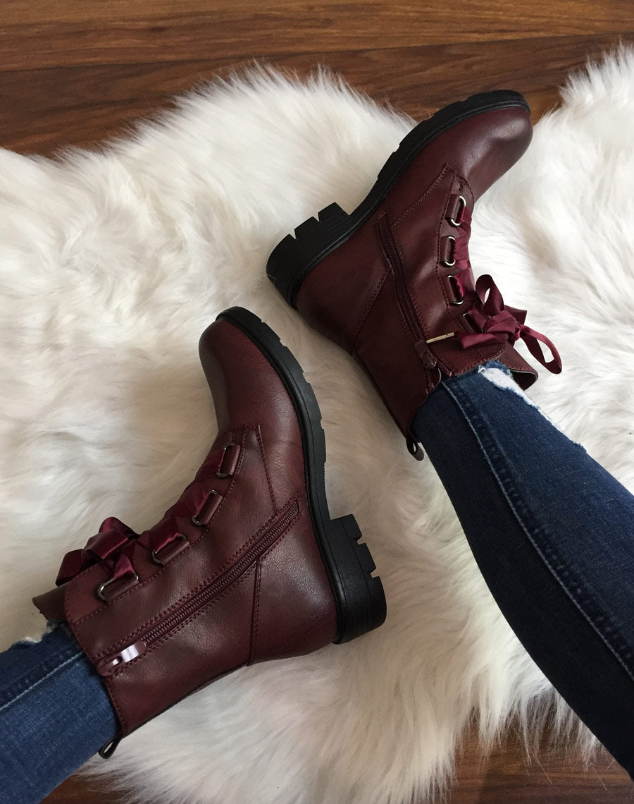 Chaussures montantes bordeaux lacets en satin